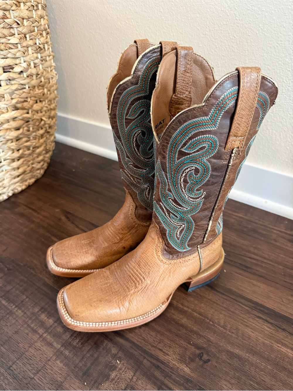 Ariat Women’s 6.5B Brown Leather Square Toe Western Cowboy Boots Turquoise